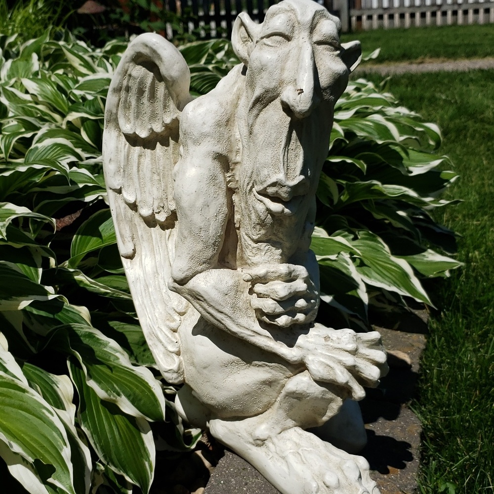 Design Toscano gargoyle